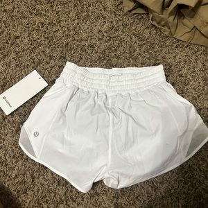 Brand new with tags lululemon shorts
Size 2
2.5”